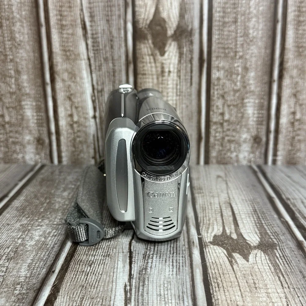 Canon DC220 Optical Zoom DVD Digital Camcorder W/ New Battery and Charger